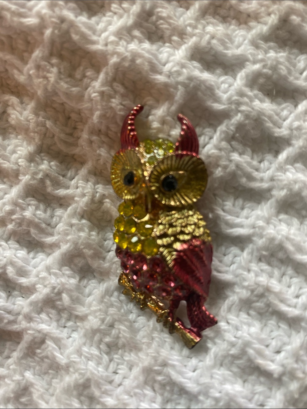 Vintage Owl Brooch in Gold, Yellow, Pink